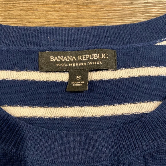 Banana Republic Sweater - Picture 2 of 5